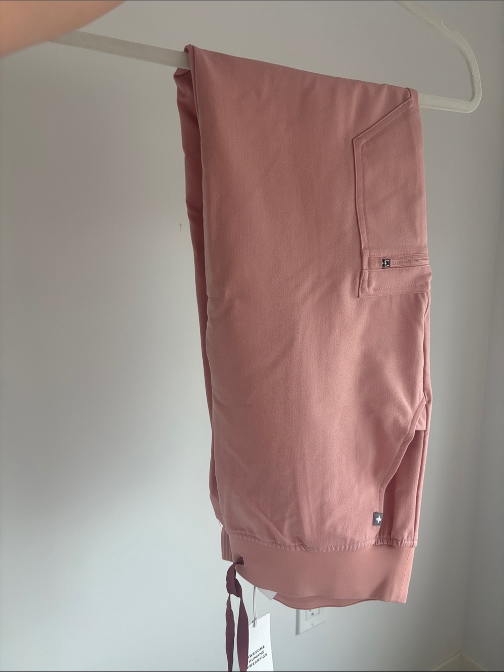 Figs Women's Scrub Top in Dusty Rose XS and Pants Medium 
ITS A SET 😊